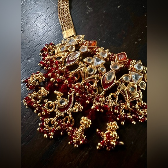 Gold Necklace & Earrings set - Picture 6 of 9